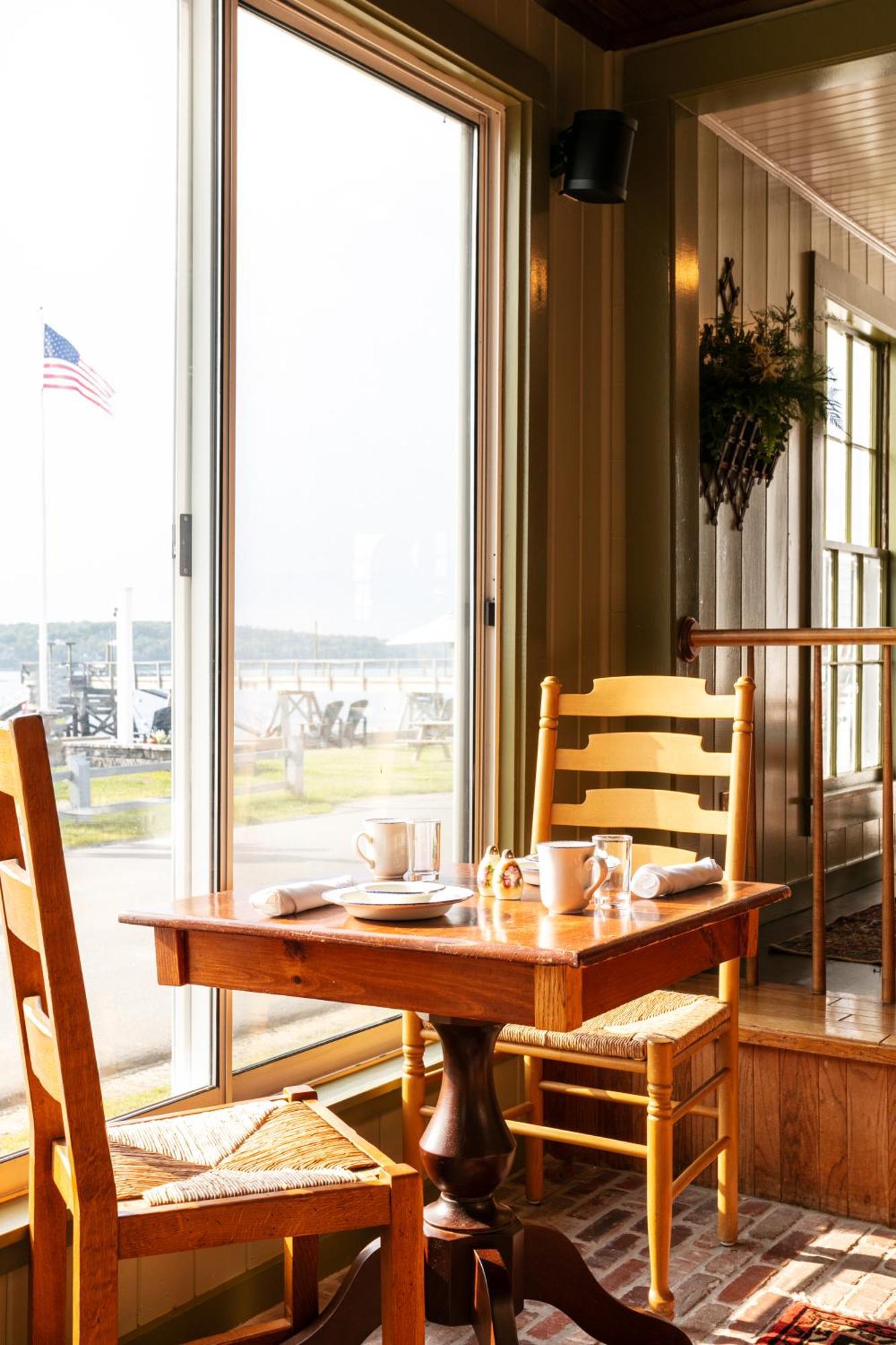 Bluebird Ocean Point Inn Exterior photo